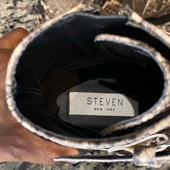 Steven New York Wms Harmon Snakeprint Ankle Boots Sz 5 - Picture 6 of 8